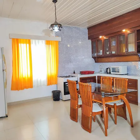 La Casa Alemanya Apartment Moalboal Room photo